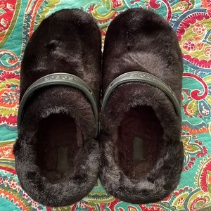 Furry CROCS in black. Size 9 (women’s)